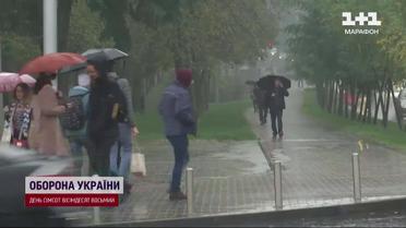 Непогода в Киеве повалила деревья, затопила улицы! А шесть регионов оставила без света