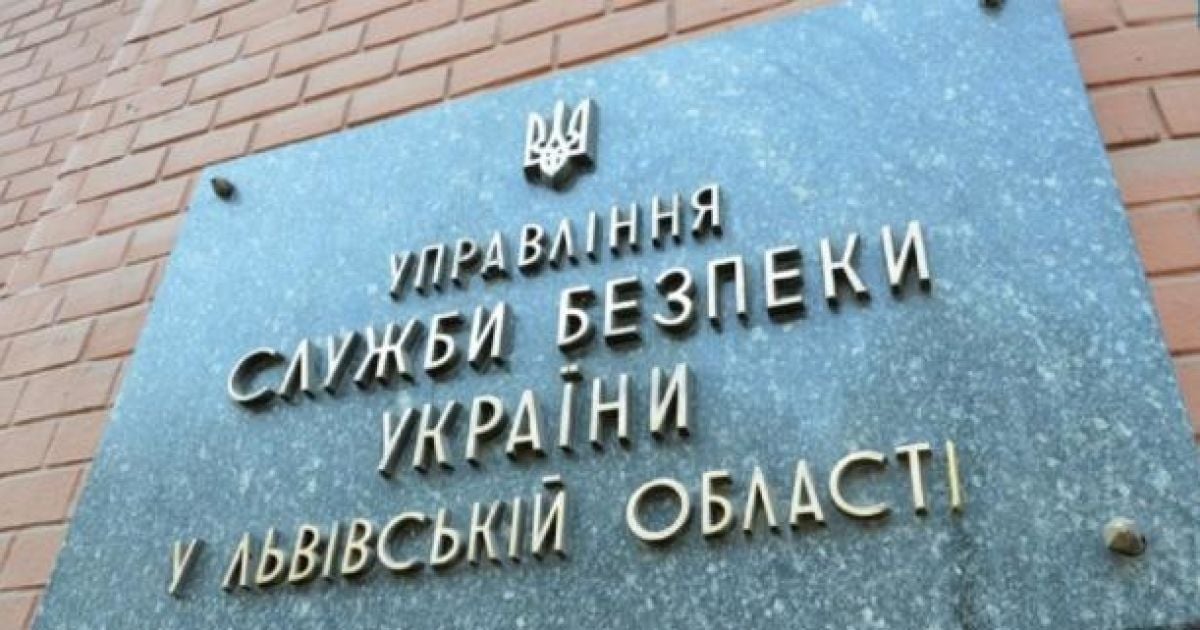 Во Львове мужчина устроил стрельбу возле здания СБУ: подробности