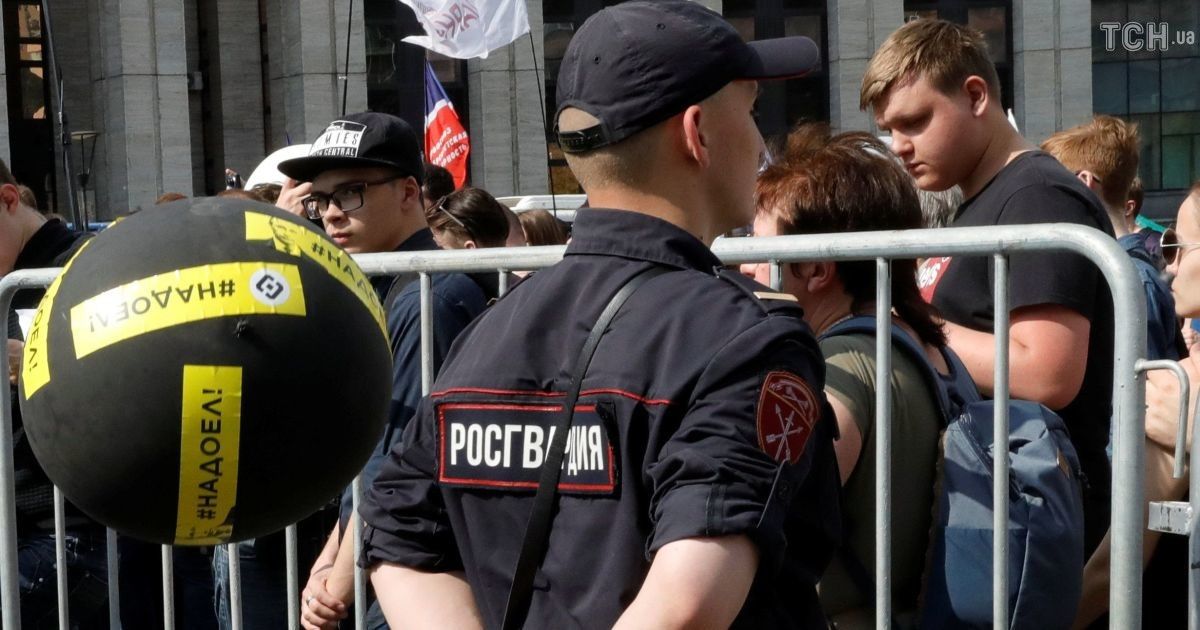 В Москве на согласованном митинге за свободный интернет задержали десятки людей