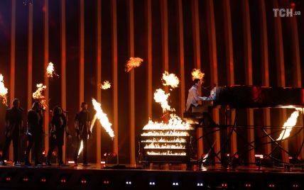 Охоплені полум'ям сходи та рояль-труна: MELOVIN закрив другий півфінал "Євробачення"