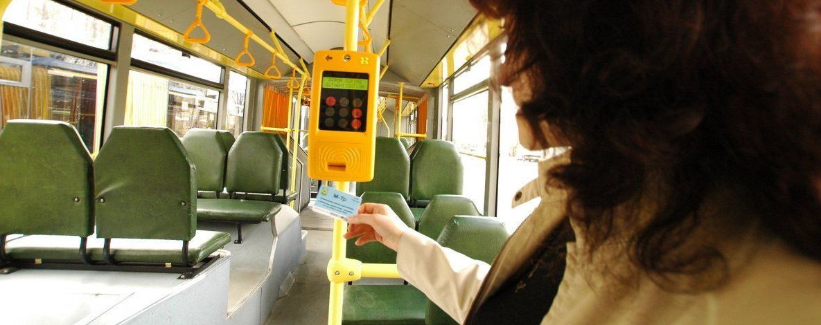 Киевлянам назвали конечную дату, когда в общественном транспорте полностью перейдут на е-билет