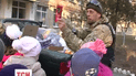 Українські військові намагаються допомогти малечі не боятися війни