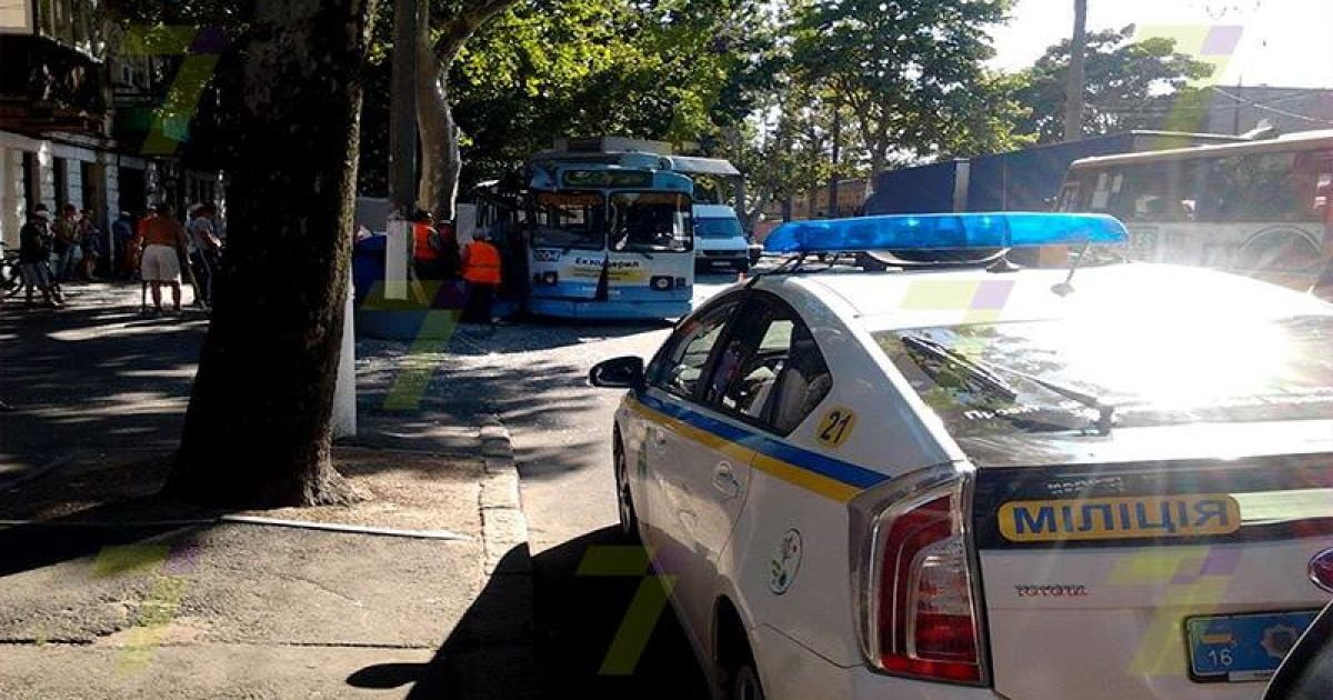 В транспортном средстве пробило колесо / © 7 телеканал