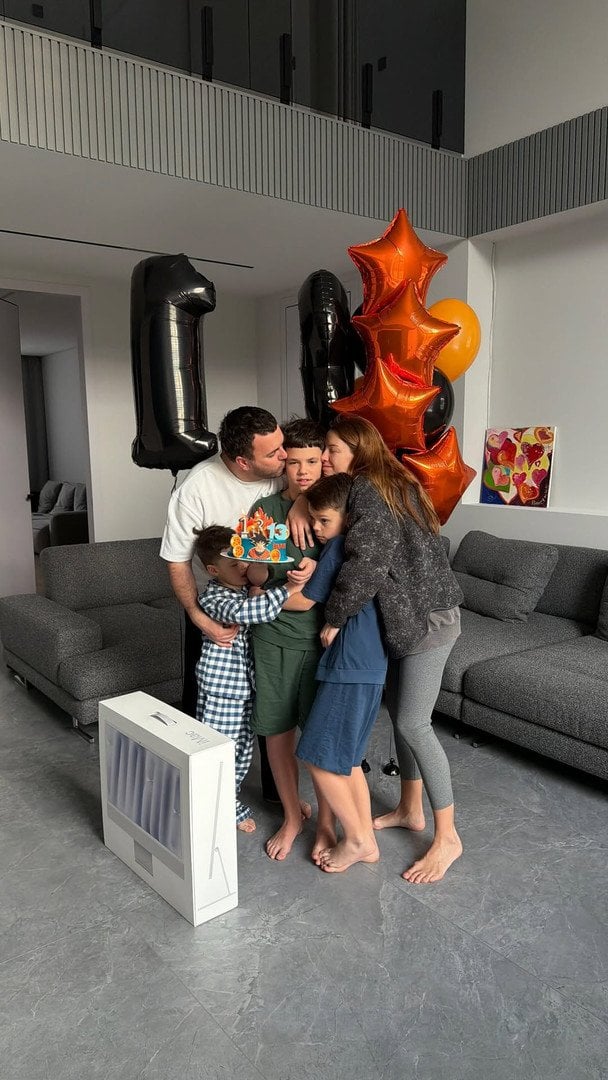 Григорій Решетнік із дружиною та синами / © instagram.com/kristina_reshetnik