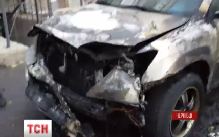 В Черновцах ночью сгорело авто депутата