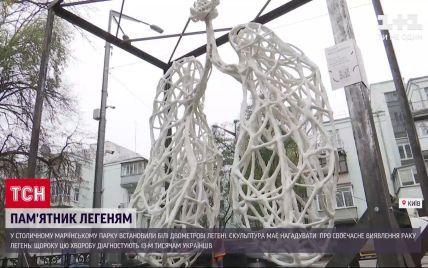 В Киеве памятником в виде легких решили напомнить об угрозе рака для украинцев