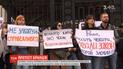 "Никакой амнистии кремлевским преступникам": у здания посольства РФ в Киеве состоялась акция