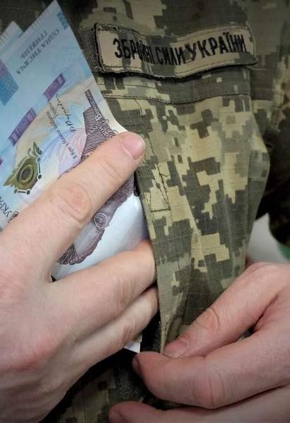 Зарплати військових можуть підвищити