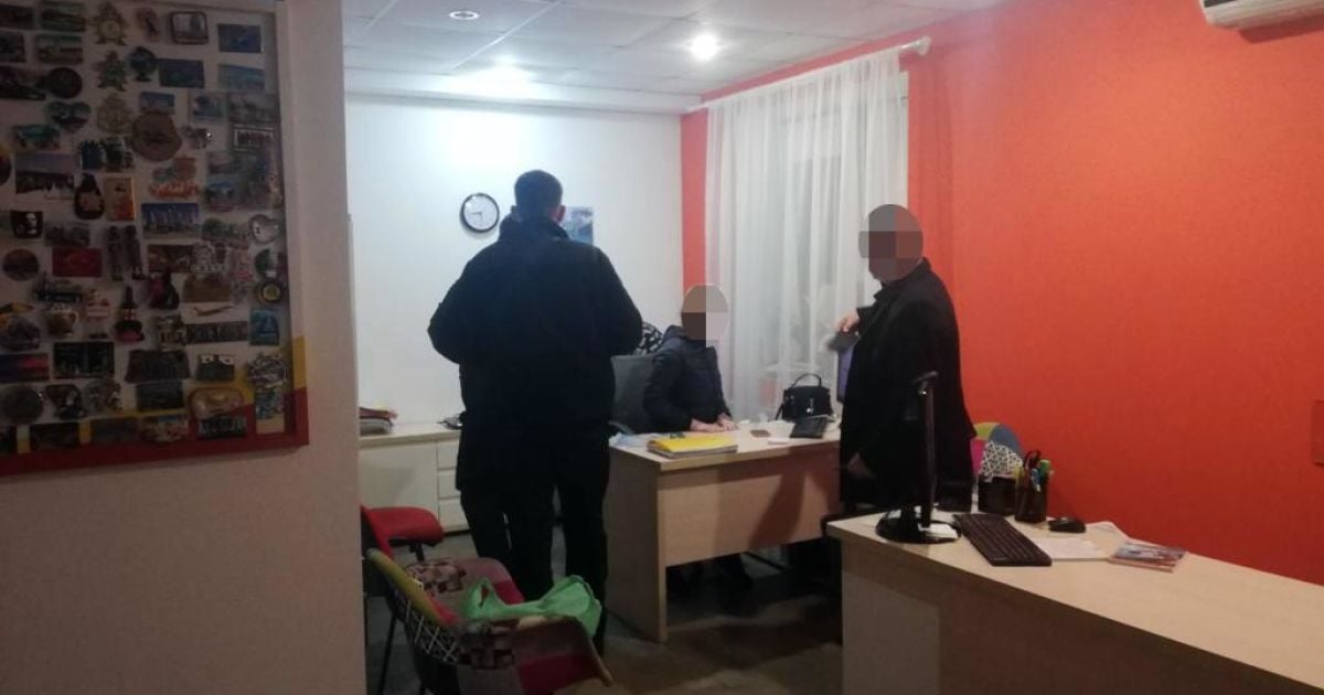 В Бердянске турфирма продавала "липовые" справки о ПЦР-тестировании