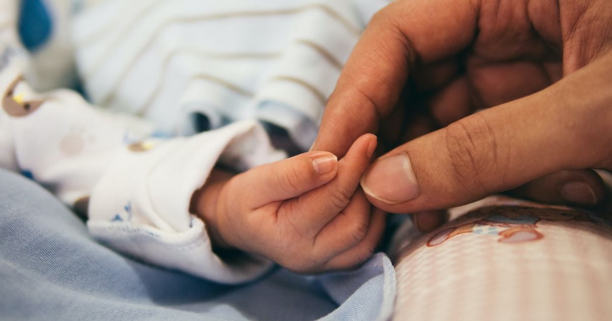В Киеве врач "принимал" роды по Skype
