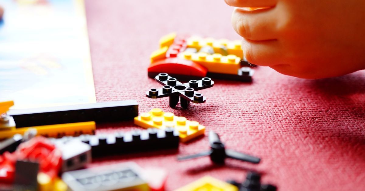 Деталь конструктора Lego пришлось удалять хирургам