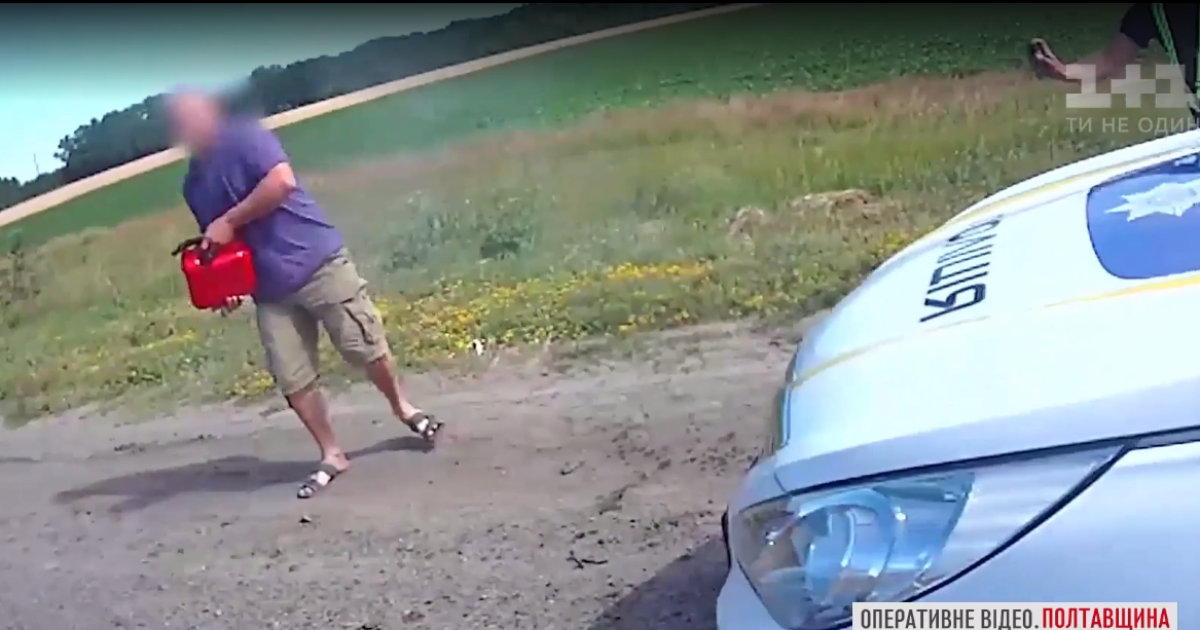 На трассе Киев-Харьков мужчина пытался поджечь сотрудников полиции и их автомобиль