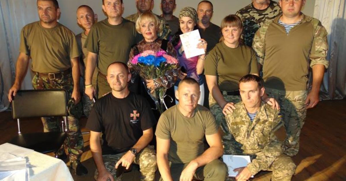 Ада Роговцева с дочерью посетила бойцов АТО / © facebook.com/theministryofdefence.ua