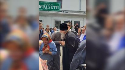 Экс-наместник Павел Лебедь приехал в Лавру: срок ареста истек?