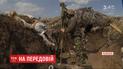 На передовой - минометные обстрелы, воздушные бомбардировки и постоянные стрелковые бои