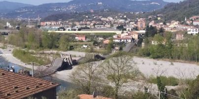 В Италии обвалился мост через реку вместе с автомобилем: в Сети опубликовали видео