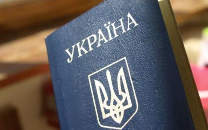 Безвизовый ажиотаж: в Одессе очередь за биометрическим паспортом выстроилась на месяц вперед