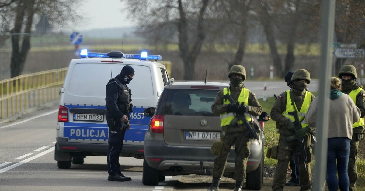 Намагалися втекти: у Польщі десятки мігрантів влаштували бунт у центрі для іноземців