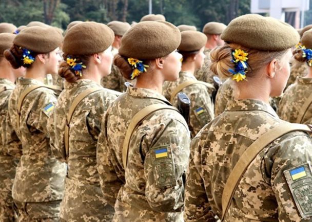 В одній з країн НАТО заговорили про призов жінок: коли можуть запровадити