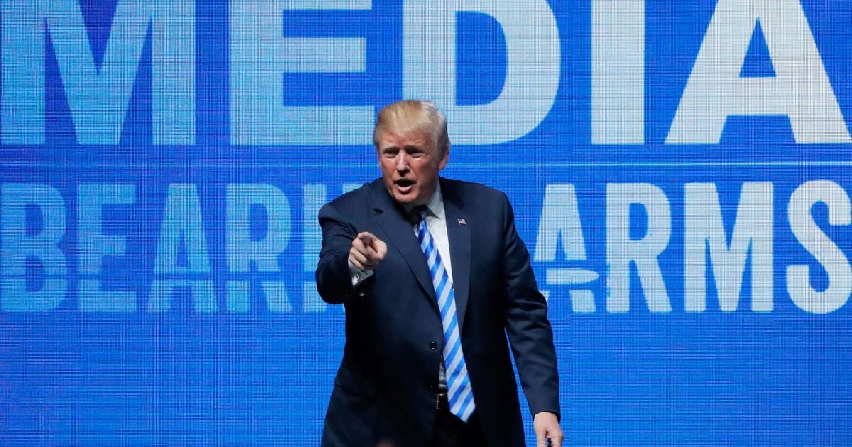 Трамп назвал причиной теракта в Париже 2015 года отсутствие права на оружие. Во Франции возмутились