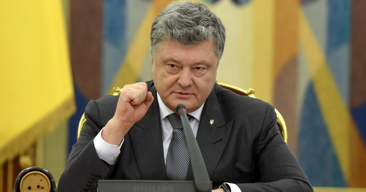 Порошенко поручил СНБО разработать меры для противодействия вмешательству в выборы