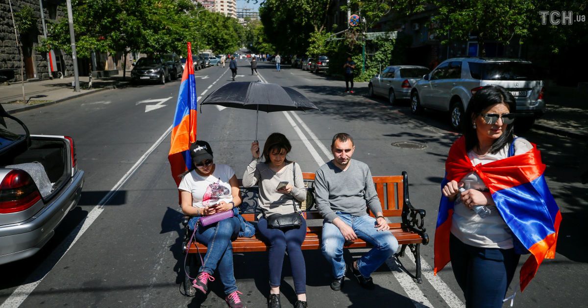 Масштабна блокада у Єревані: протестувальники перекрили дорогу до аеропорту та станції метро