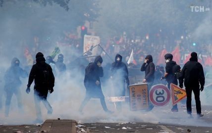 У Франції під час першотравневих заворушень затримали дві сотні радикалів