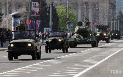Террористы провели "парад победы" в оккупированном Донецке
