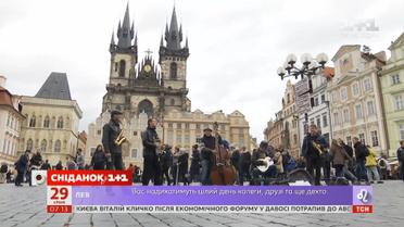 На скільки подорожчали в Україні тепличні овочі та як Чехія заманює українських заробітчан