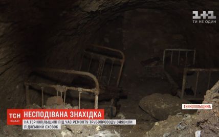 На Тернопільщині комунальники знайшли під землею повністю облаштовану спальню