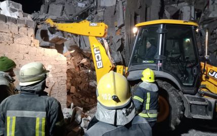 Ракетный удар по Краматорску: из-под завалов дома достали тело женщины