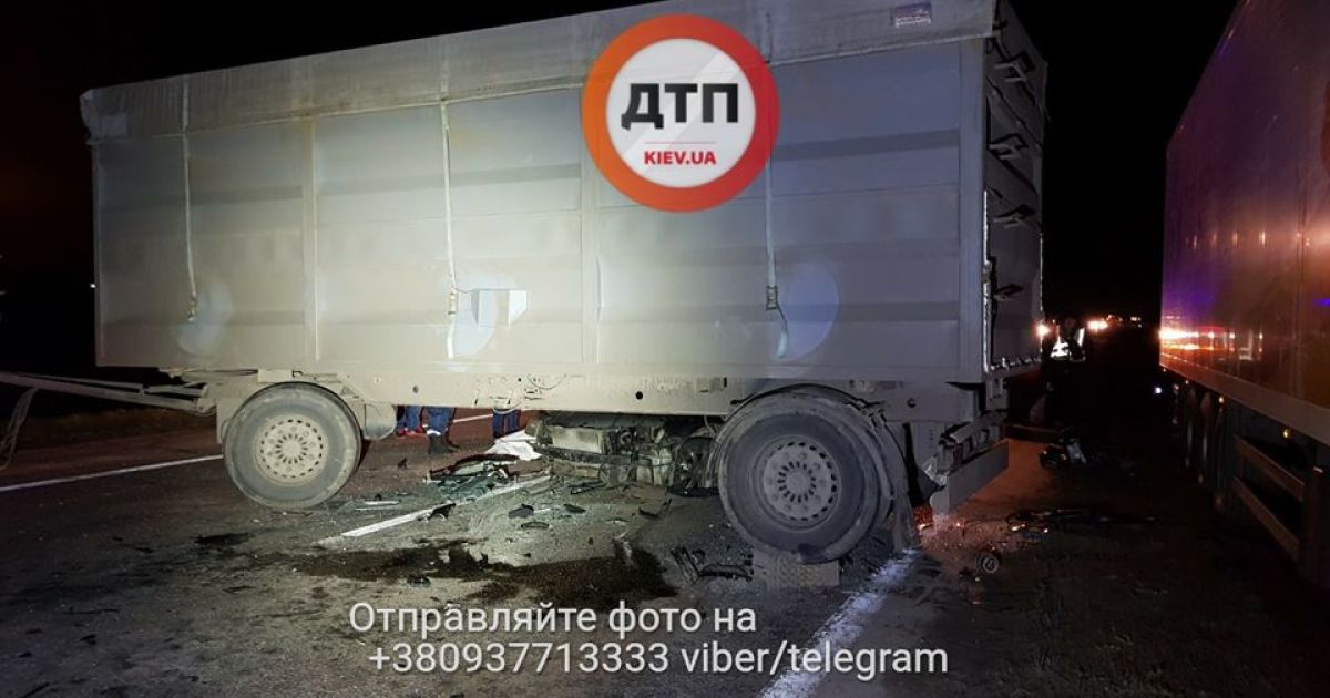 ДТП Київ фура_4 / © facebook.com/dtp.kiev.ua