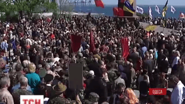 Сьогодні зранку в Одеси, біля Оперного театру, на Стіні Героїв з'явилися 77 нових імен