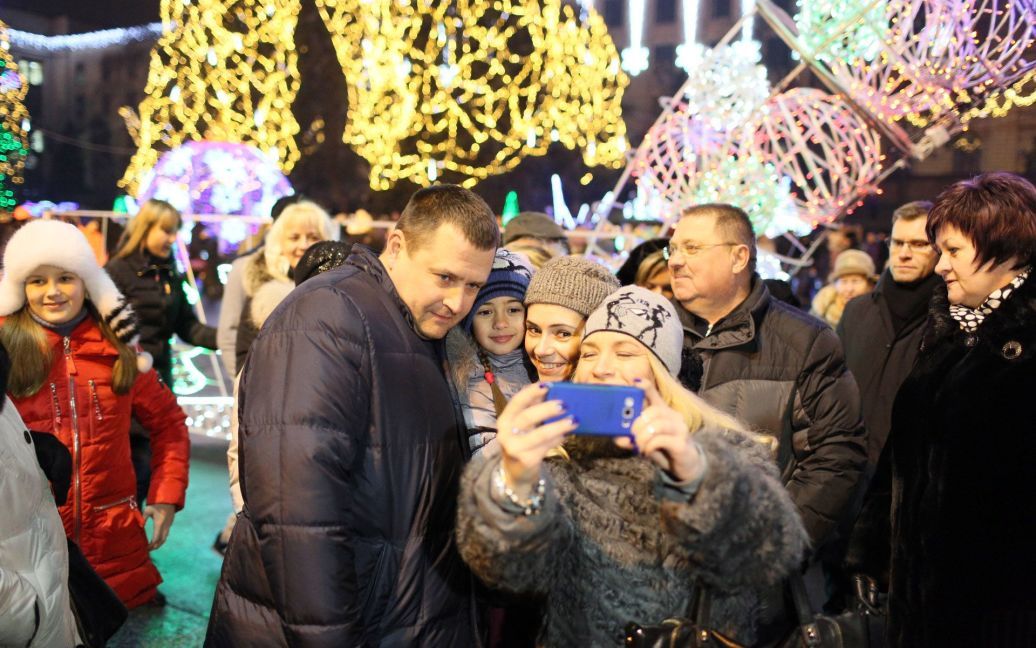 У Дніпропетровську відкрили новорічну ялинку / © ТСН.ua