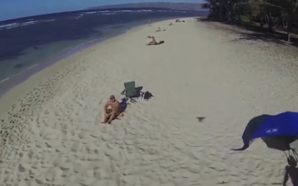 Любительское порно: На пляже скрытая камера