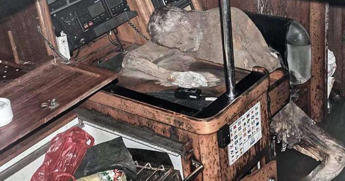 Мужчину нашли возле телефона, словно он пытался подать сигнал бедствия перед смертью.