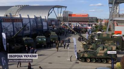 Масштаби вражають: у Польщі на публіку виставили зброю та амуніцію з 30 країн світу