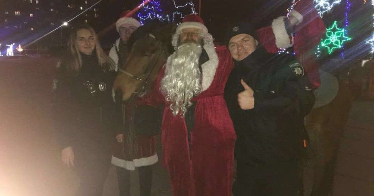 патрульні нг_12 / © facebook.com/Патрульна-поліція-України