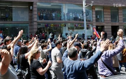 Лідер масових протестів у Вірменії переконує, що РФ пообіцяла не втручатися у ситуацію