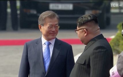 На саміті двох Корей розпочалися офіційні переговори