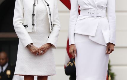 Договорились или совпадение: Мелания Трамп и Брижит Макрон в белых нарядах на церемонии приветствия