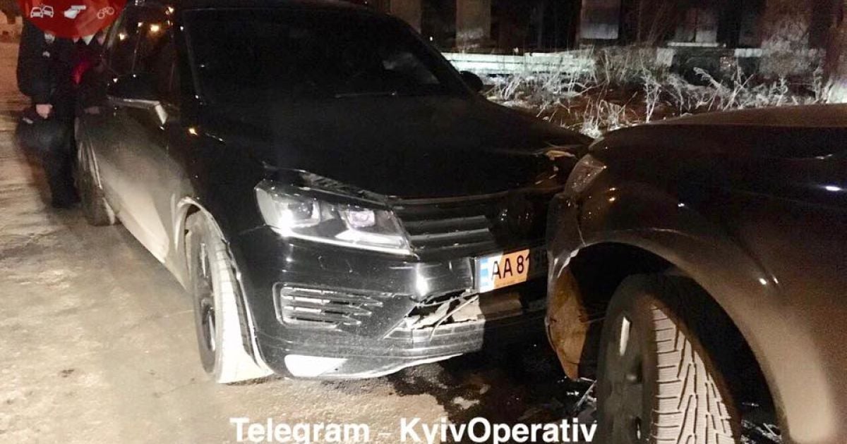 У Києві водій Volkswagen тричі протаранив Audi з дітьми і гамселив її кулаками