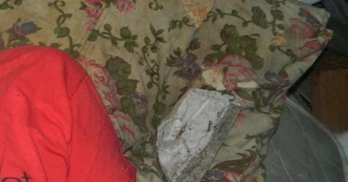На столичному Подолі жінка на смерть забила чоловіка каменем