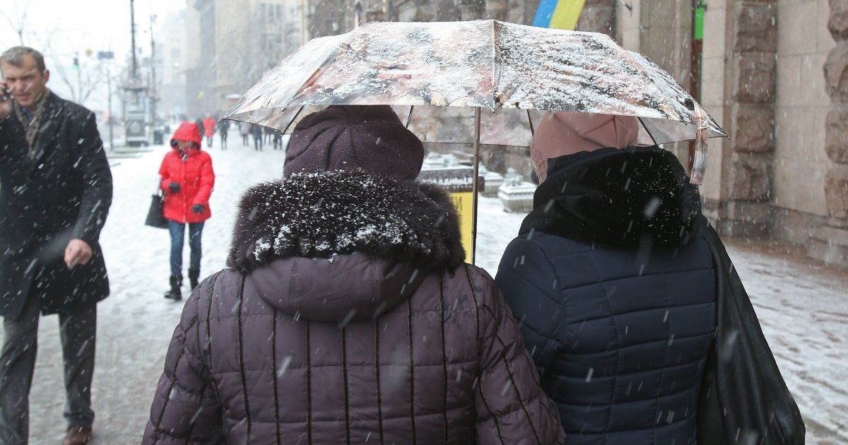 В Киеве - метель. Водителей призывают быть осторожными на дорогах