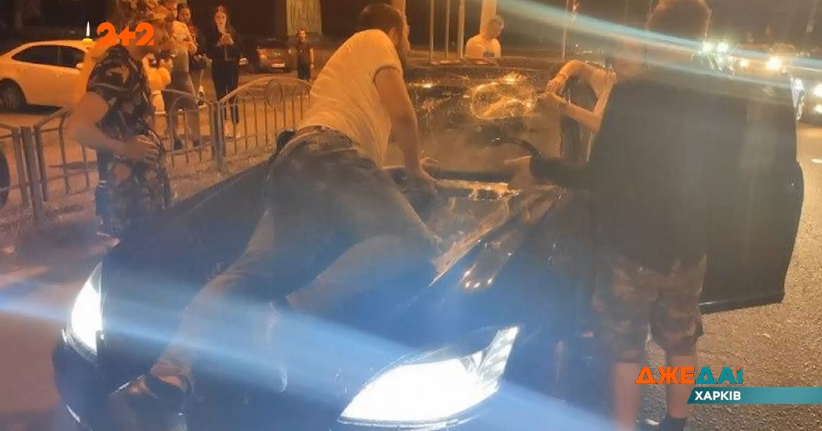 В Харькове водительница "Мерседеса" попыталась cбежать из аварии