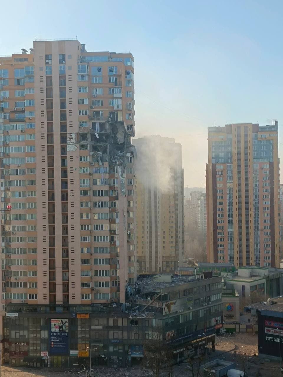 В Киеве снаряд попал в жилой дом в Жулянах — фото, видео — Киев