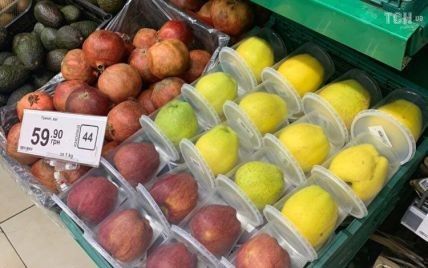 В киевском супермаркете для больших яблок придумали индивидуальную "антивирусую" упаковку