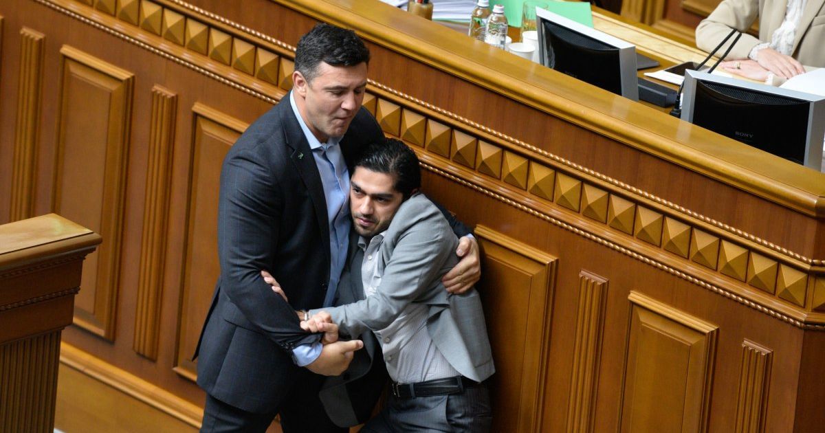 "Виступав не за темою": Тищенко пояснив, чому "обіймався" з Леросом в Раді