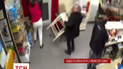 Во Франции владелица бара самостоятельно помешала ограблению своего заведения