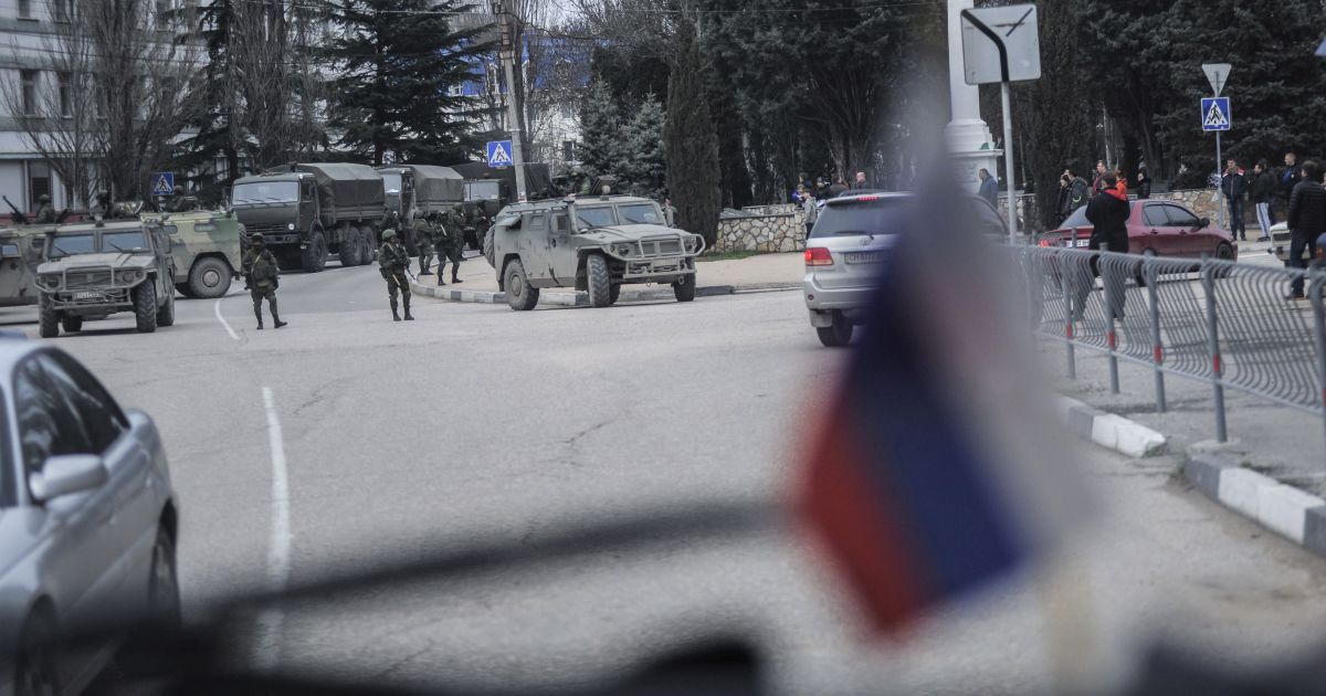 У МЗС заявили, що Кремль суттєво збільшив військову присутність у Криму і намагається "заселити" півострів росіянами
